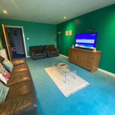 Comfortable, Self Contained 2 Double Beds Town Apartment Near Pittodrie Stadium Aberdeen Exterior photo