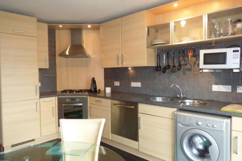 Comfortable, Self Contained 2 Double Beds Town Apartment Near Pittodrie Stadium Aberdeen Exterior photo