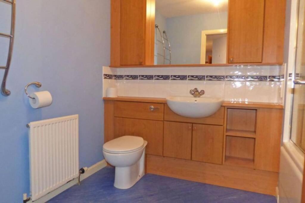 Comfortable, Self Contained 2 Double Beds Town Apartment Near Pittodrie Stadium Aberdeen Exterior photo