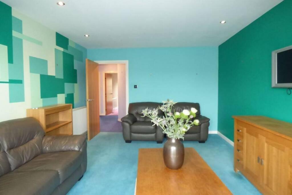 Comfortable, Self Contained 2 Double Beds Town Apartment Near Pittodrie Stadium Aberdeen Exterior photo