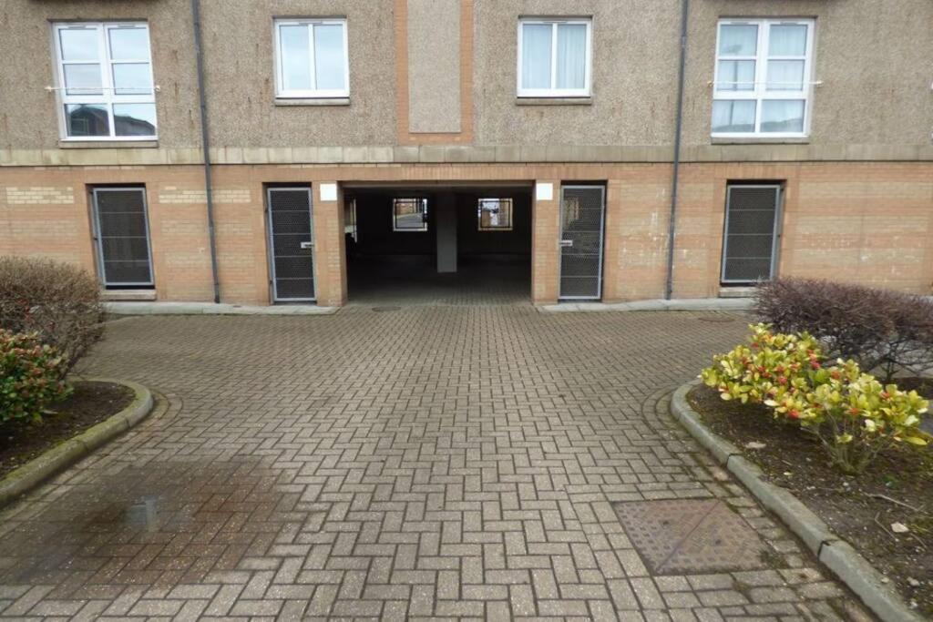 Comfortable, Self Contained 2 Double Beds Town Apartment Near Pittodrie Stadium Aberdeen Exterior photo