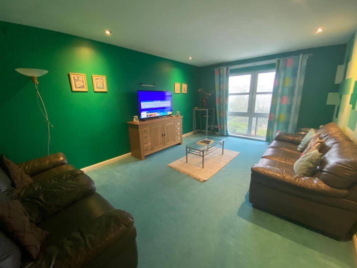 Comfortable, Self Contained 2 Double Beds Town Apartment Near Pittodrie Stadium Aberdeen Exterior photo