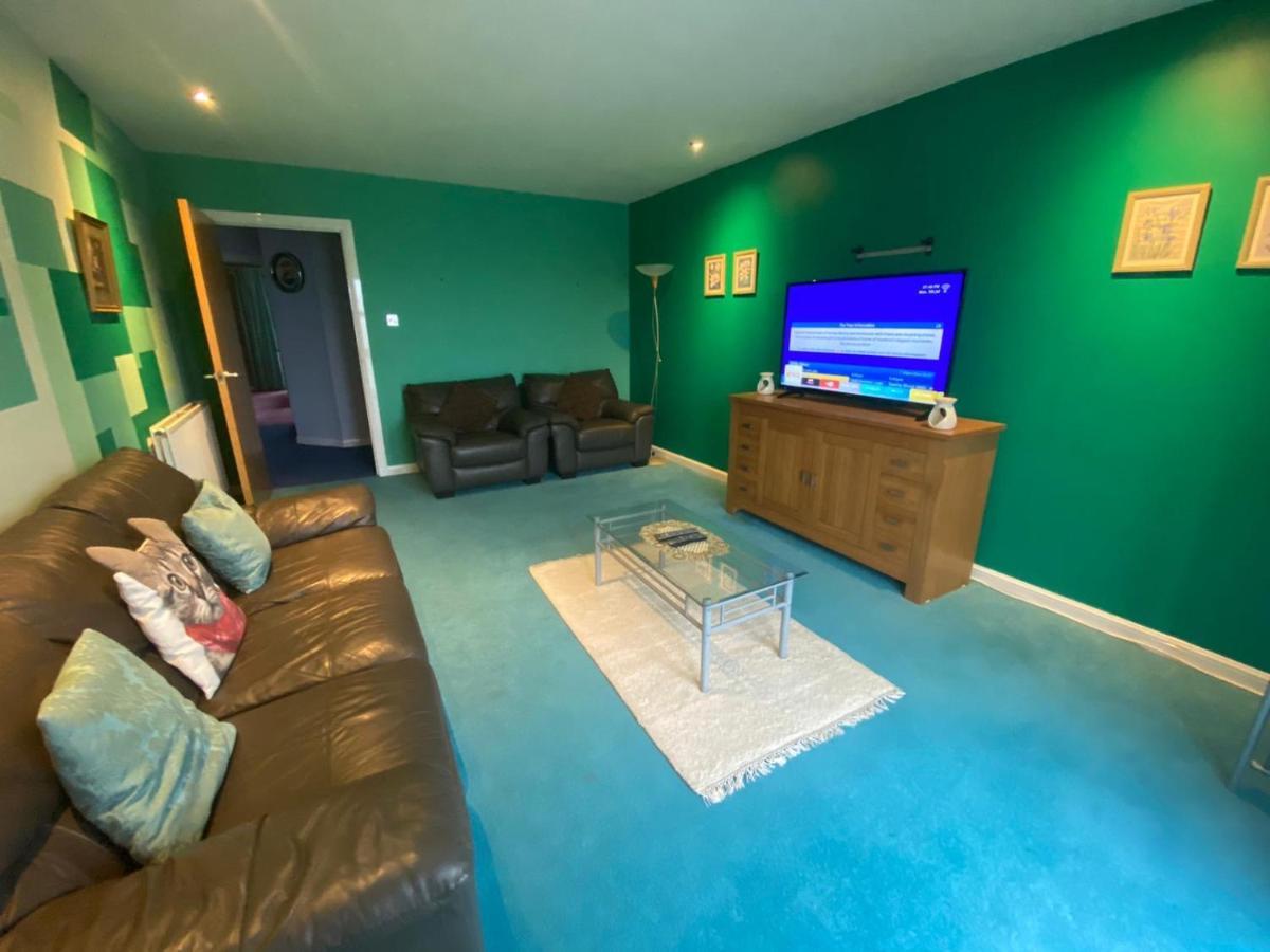Comfortable, Self Contained 2 Double Beds Town Apartment Near Pittodrie Stadium Aberdeen Exterior photo